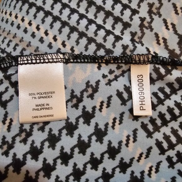 New York & Company Stretch Patterned Long Sleeve Blouse - Picture 8 of 9